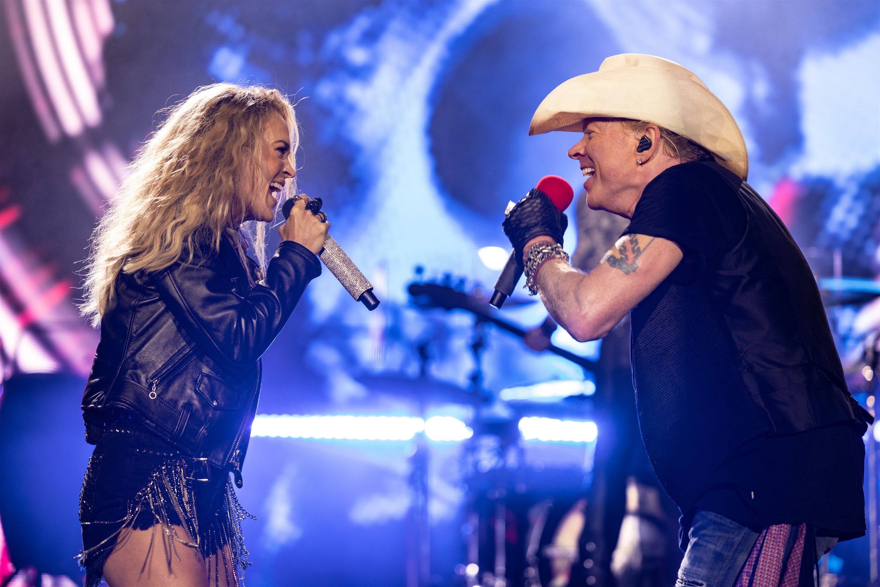 Carrie Underwood Joins Guns N' Roses On Stage! Photos by Jeff Johnson